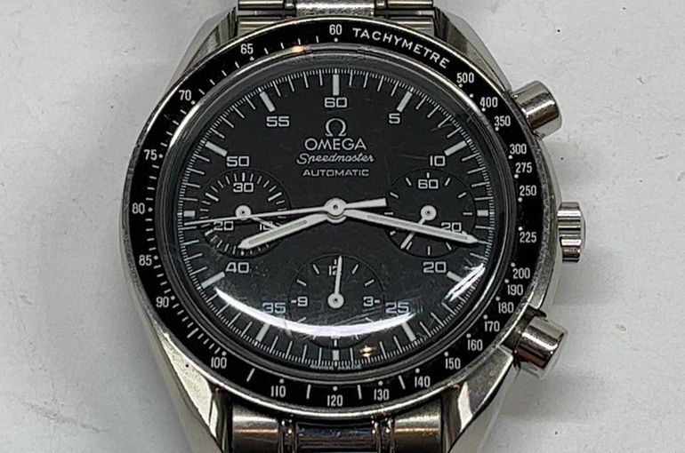 今日の査定、オメガスピードマスター腕時計、キャノン一眼レフカメラ、スカーフ、ジュエリーです。