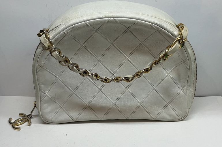 今日の査定品、シャンネル バッグ、貴金属18金ネックレス3本・他、ダンヒル、万年筆、ダイヤモンドリング2点・他でした。