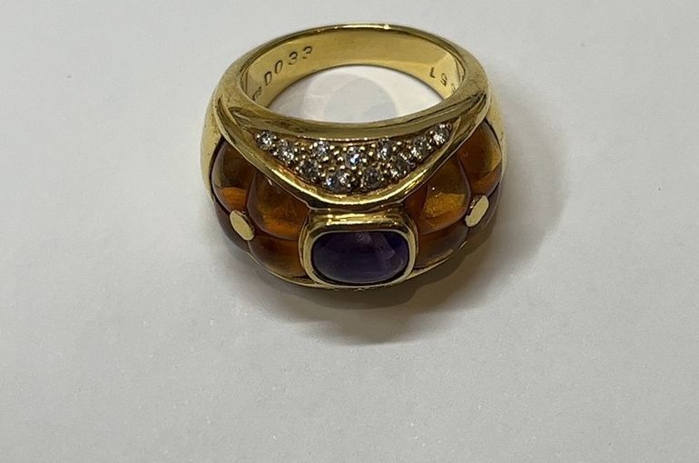 今日の査定品、ダイヤの指輪、色石の指輪、サファイヤ・ルビー・ダイヤの指輪、ネックレス、カルティエ腕時計、切手シートでした。