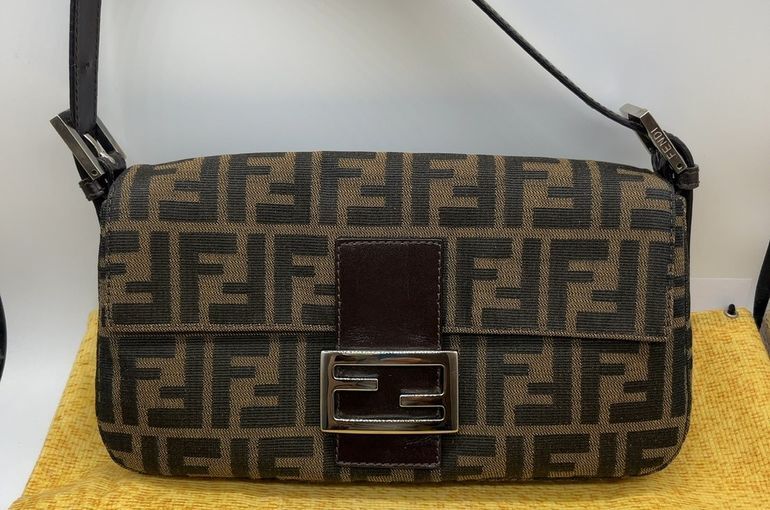 フェンディ ズッカ柄　ショルダーバッグ